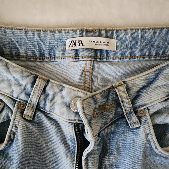 Zara Distressed JEANS - Picture 6 of 7